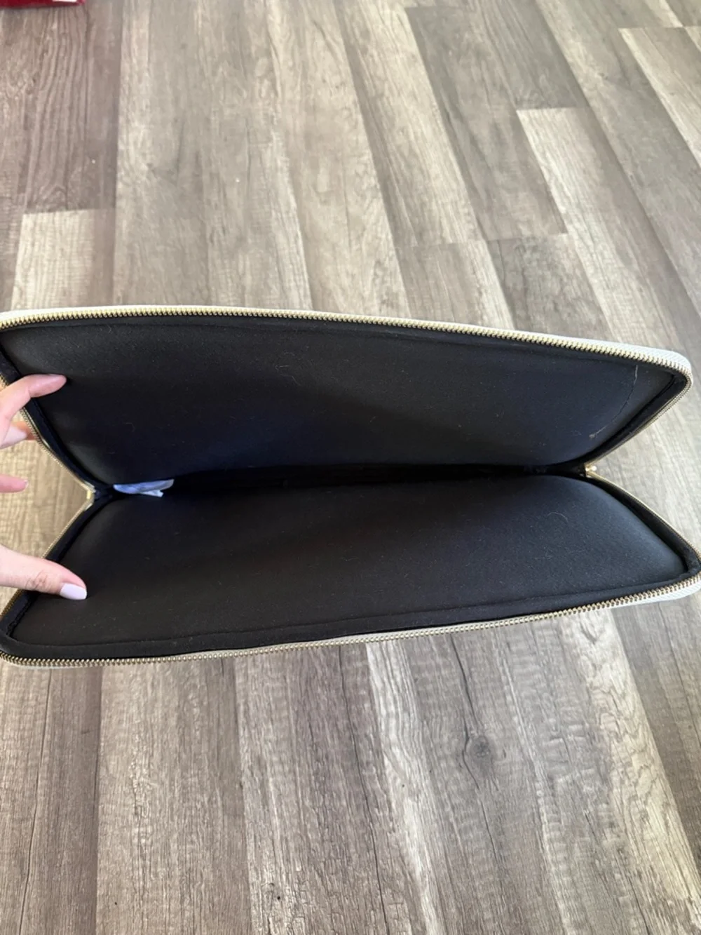 Kate Spade Laptop Case White and Black Padded Laptop Sleeve Zippered Case - Picture 6 of 7